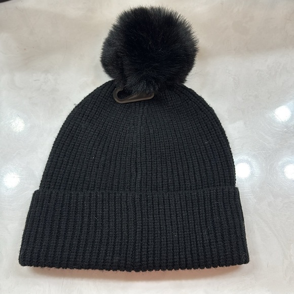 Karl Lagerfeld beanie with Pom NWT - Picture 3 of 6